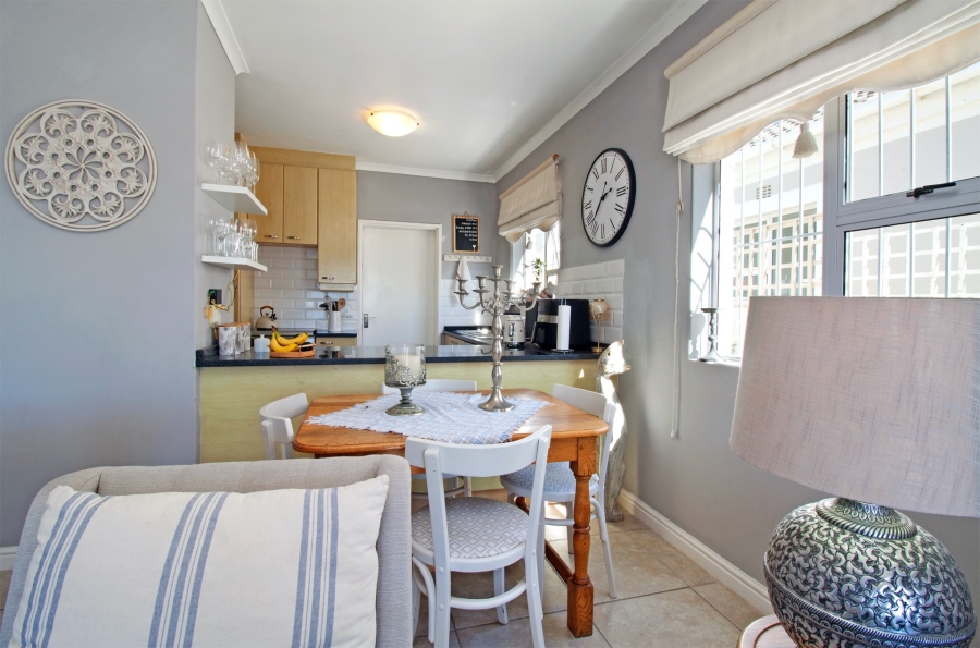 To Let 2 Bedroom Property for Rent in Capri Western Cape